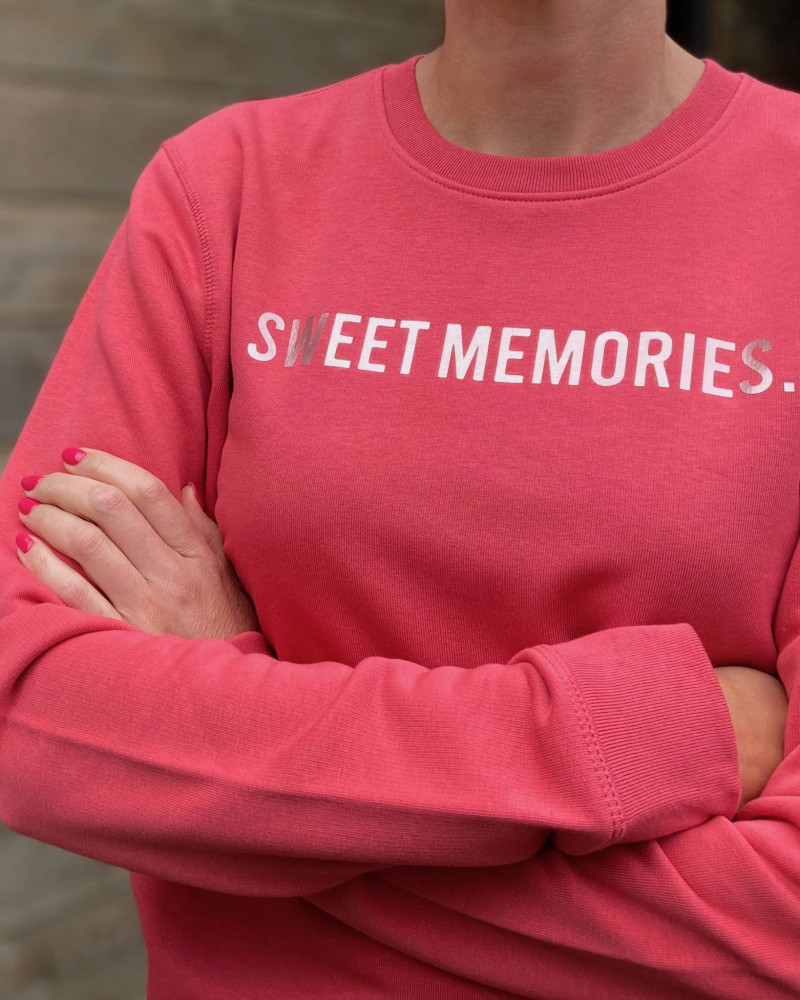 SWEET MEMORIES. / Karmijnrood / Uitverkocht